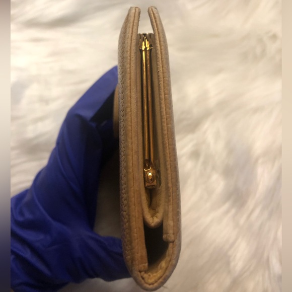 CHANEL CC Logo Caviar Skin Wallet - Picture 4 of 16